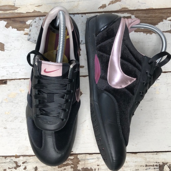 Nike Shoes - Nike black velvet Sprint Sister lace up sneaker